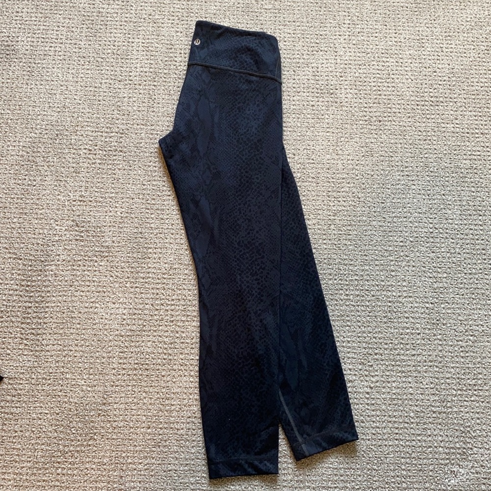 Lululemon leggings, snakeskin print, sz6